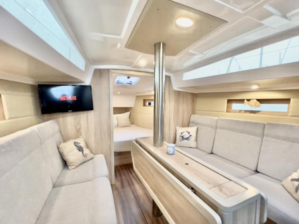 מלון Burgtiefe auf Fehmarn Hausboot Segelyacht Nui מראה חיצוני תמונה