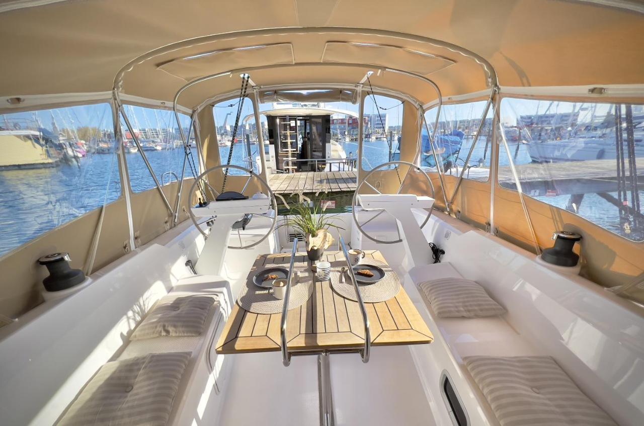 מלון Burgtiefe auf Fehmarn Hausboot Segelyacht Nui מראה חיצוני תמונה