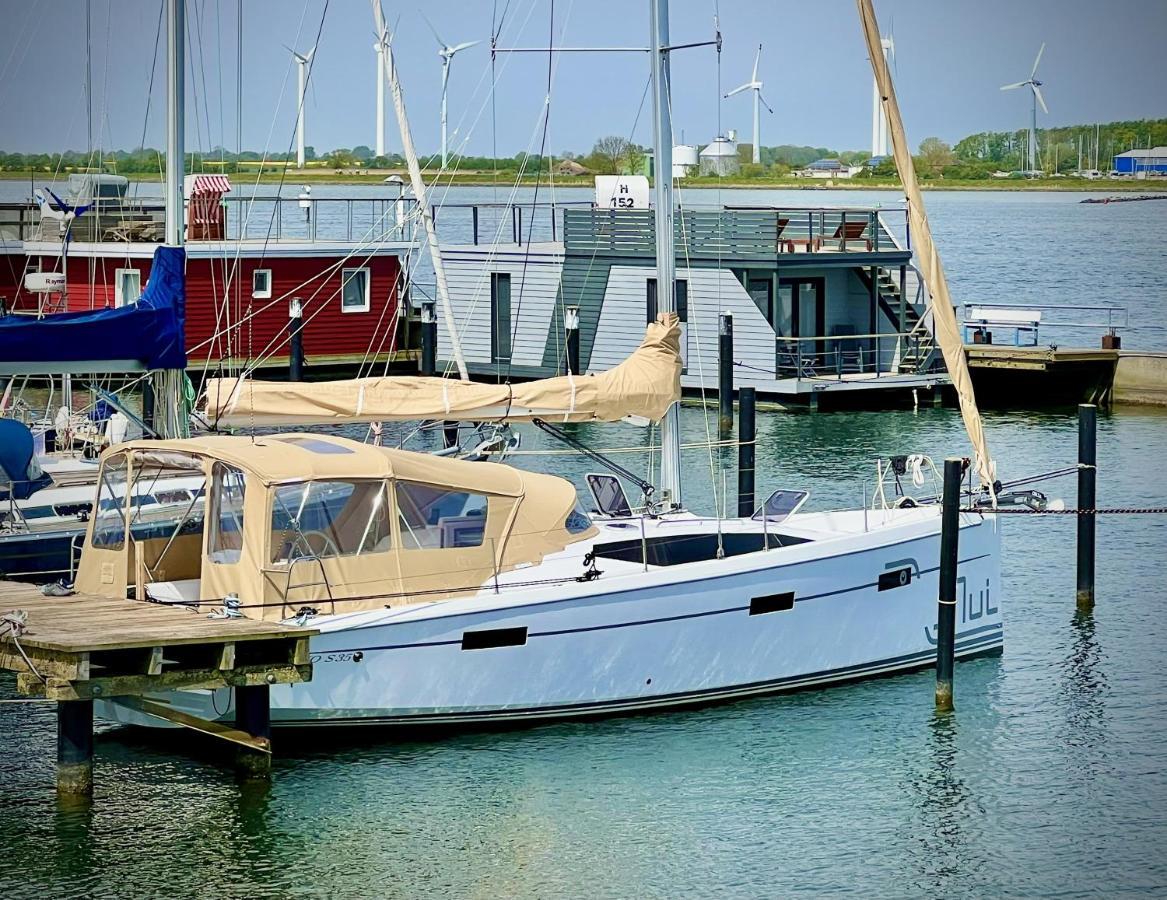 מלון Burgtiefe auf Fehmarn Hausboot Segelyacht Nui מראה חיצוני תמונה